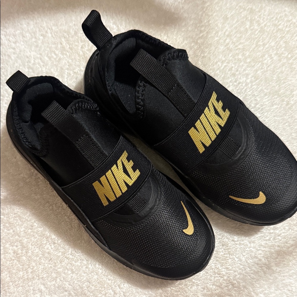 Nike flex Runner 4 kids sneaker size 13c